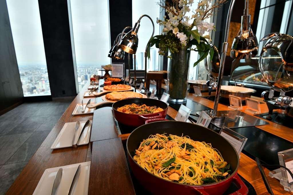 Nagoya Prince Hotel Sky Tower Ristorante foto A buffet at the 360 Restaurant in the 360° Sky Lounge, at the top of the Umeda Sky Building in Osaka, Japan