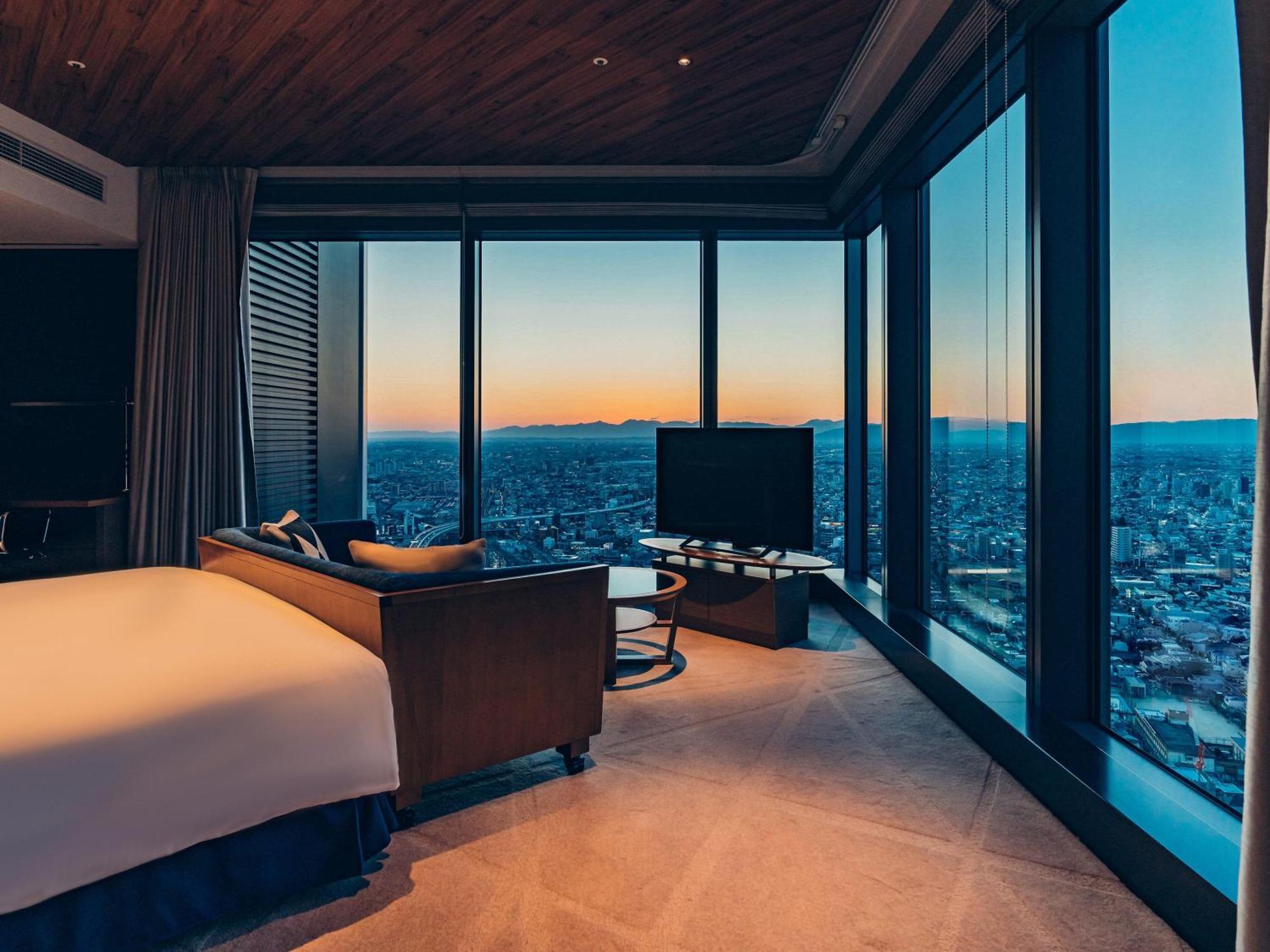 Nagoya Prince Hotel Sky Tower Esterno foto A suite at the hotel